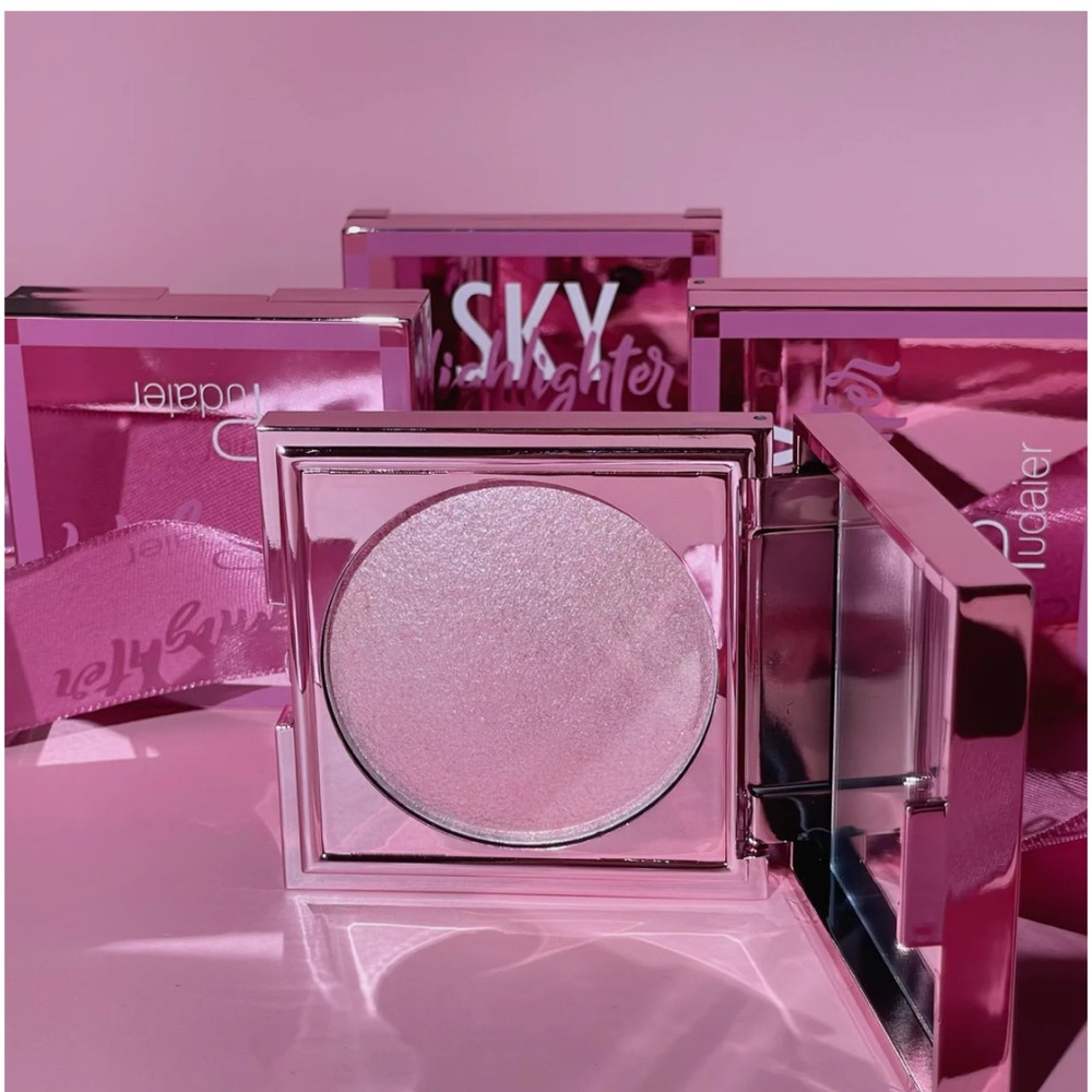 Pink Powder Highlighter Compact - Sky Highlighter